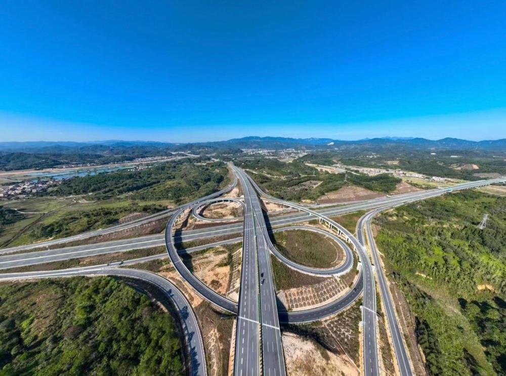首届公路助力乡村振兴创新实践优秀案例推选 中交广连高速公路入围40强
